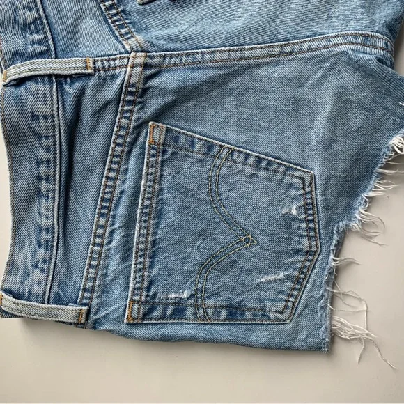 Levi's 501 Women's Size 26 Park Life Grommets Light Wash Jean Shorts - Picture 12 of 14